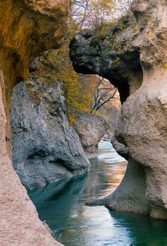 Вырвавшись из Хаджохской теснины, река р