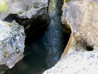 Лишь вплотную подойдя к реке, обнаружива