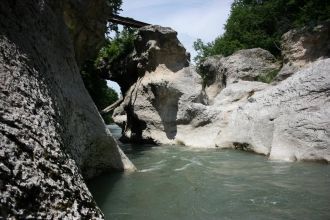 Согласно одной из них, на каменной площа