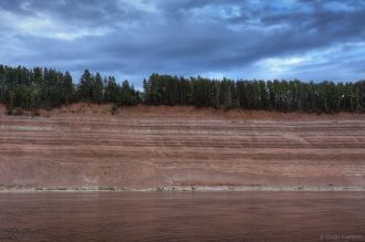 Высота его - 60 метров.