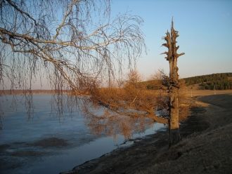 В южной части встречаются глубины 5 - 7 