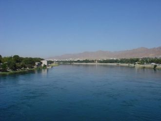 Люди издавна селились вдоль русла Сырдар