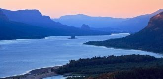 Площадь бассейна реки — более 670 тысяч 