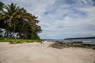 На острове живут люди разных национально