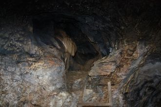 Вход представляет собой устье колодца в 