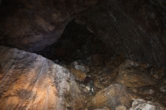 Бородинская пещера расположена в массиве