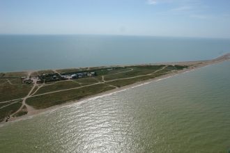 Коса представляет собой узкий полуостров