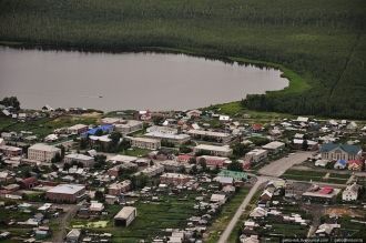 На побережьях озера располагаются базы и