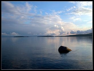 Многие полуострова далеко выступают в оз