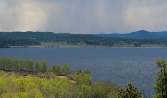 Рельеф западной части низкогорный. Средн
