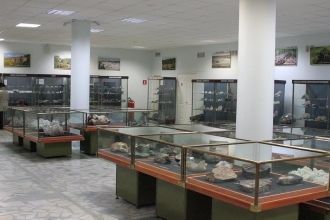 Первые коллекции минералов и горных поро