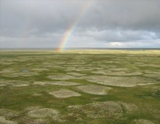 Рельеф территории равнинный, по мере про