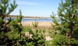 Природные условия заповедника связаны с 