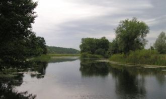 С трех сторон заповедник ограничивают ре