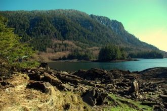 Остров Принца Уэльского расположен север