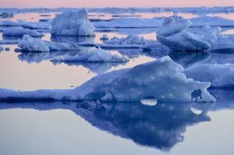 Самое узкое место пролива между островом