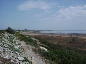 В летнее время года Акташское озеро част