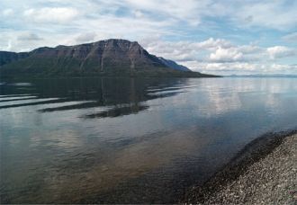 Река Лама соединяет озеро Лама с озером 