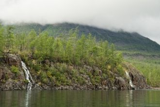 На западе плато, в окрестностях озера, р