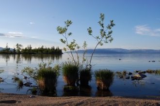 Южная часть озера относительно мелководн