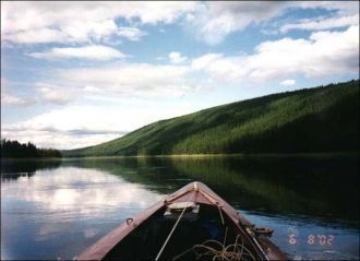 Берега водоема сложены древнейшими на пл