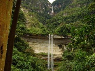 Водопад Умбилла располагается в бассейне