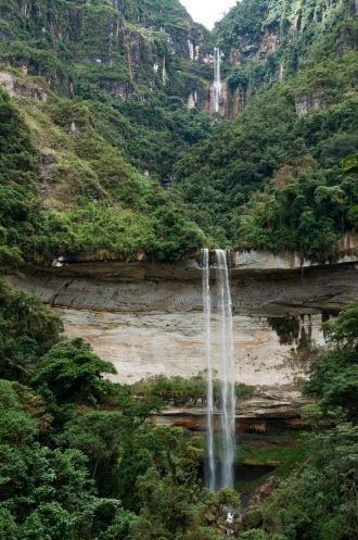 Вид на Водопад Умбилла и окружающий его 