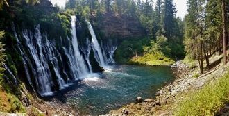 Это один из немногих водопадов в Калифор