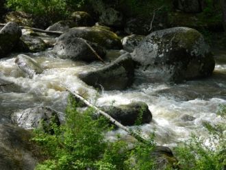 Горячие источники представляют собой тер