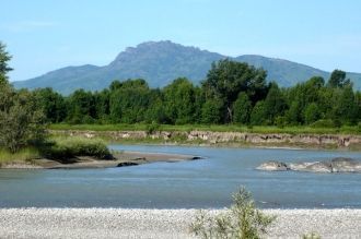 В духовном  плане — «гора-символ»; в сак