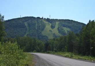 Живописная гора располодена рядом с Виси