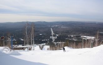 Ее высота составляет 550 метров над уров