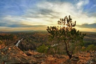 В 1945-46 годах грот исследовал археолог