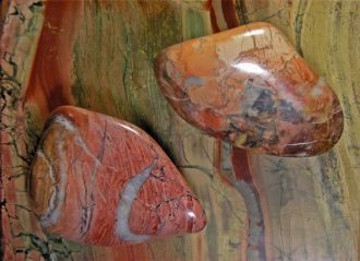 Пестроцветные орские яшмы считаются самы