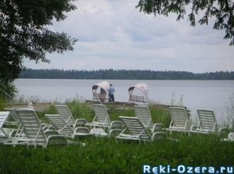 Берега Аксаковского озера - невысокие, п