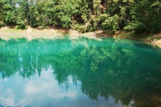 Поблизости от родника течет река Уфа, ок