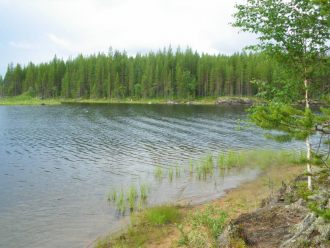 Озеро судоходно, по воде осуществляется 