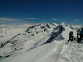 Наивысшей вершиной горной Швейцарии и ма