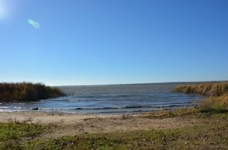 В летний период воду из озера используют