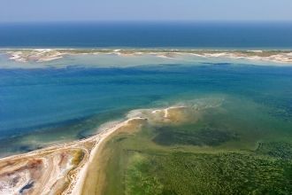 Его координаты таковы: 45°47'27