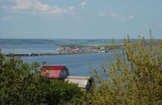 Современный водоем отделяется от моря ср
