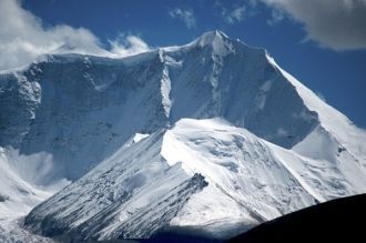 На главном трёхкилометровой длины гребне