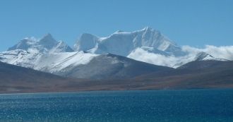 На расстоянии, особенно с юга, вершины г