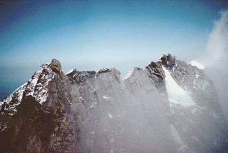 Ледники получают питание от горных рек –