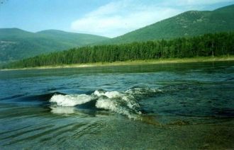 Наиболее крупной судоходной рекой считае