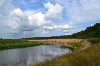 Основной участок находится в долине реки