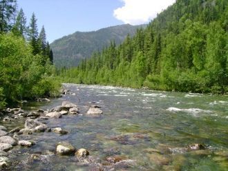 Горные хребты разрезают долины-каньоны.