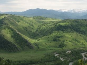 В наиболее высоких точках изрезанные кар
