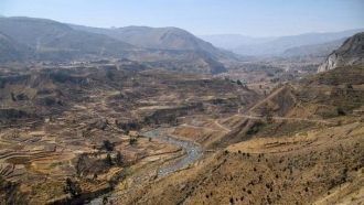 В нижней части долины каньона расположен