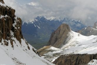 Величественная гора Базардюзю расположен